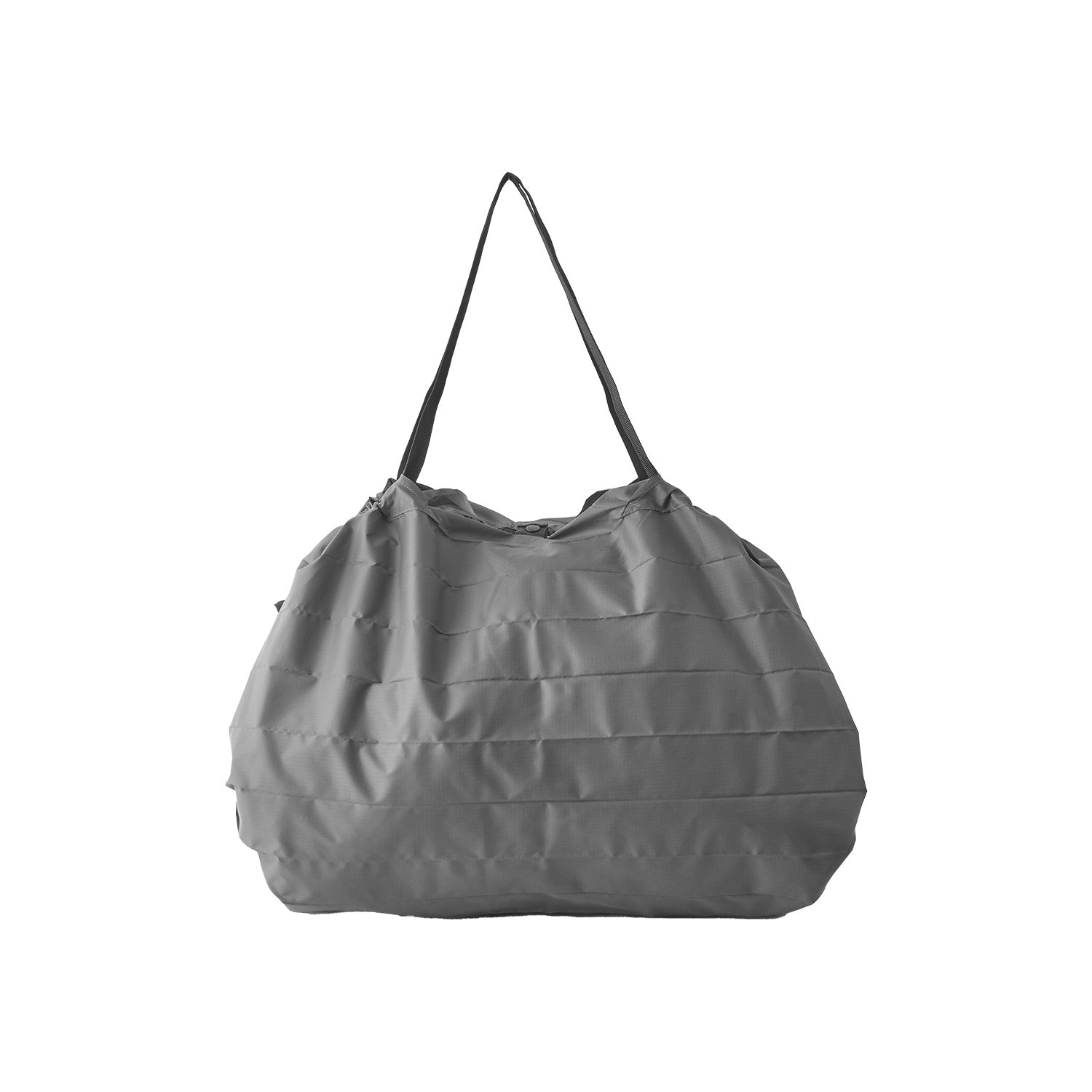 Image of  El Fluye Bag by Shupatto es el bolso inteligente con Japanese One-Pull Tech, que se expande con un solo movimiento y se pliega en segundos. Color Sumi.