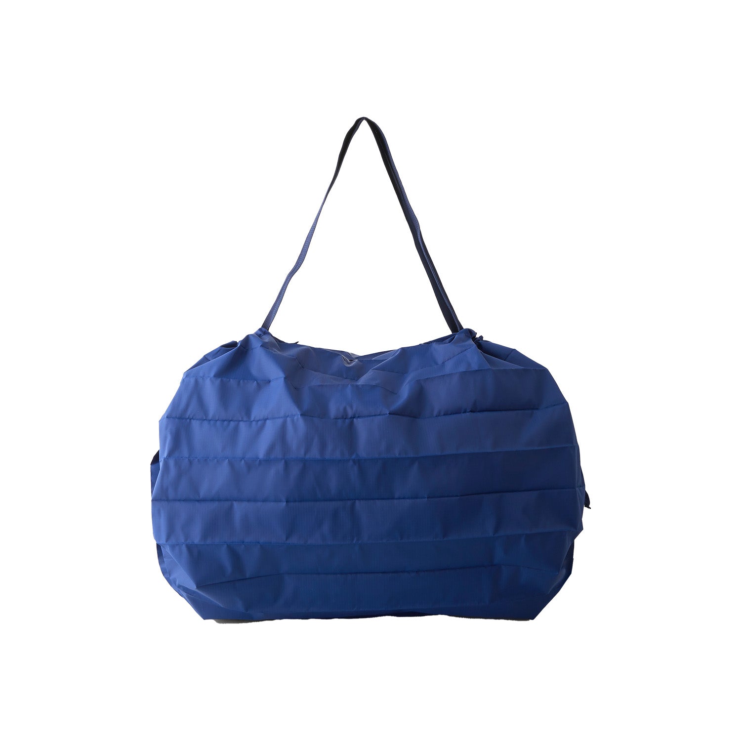  El Fluye Bag by Shupatto es el bolso inteligente con Japanese One-Pull Tech, que se expande con un solo movimiento y se pliega en segundos. Color Yoru.